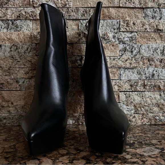 Gianvito Rossi
Dasha 115mm platform booties - Picture 9 of 14